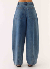 Zayn Pleated Jeans - Light Wash Blue