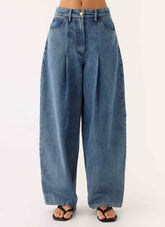 Zayn Pleated Jeans - Light Wash Blue