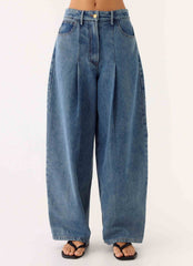 Zayn Pleated Jeans - Light Wash Blue