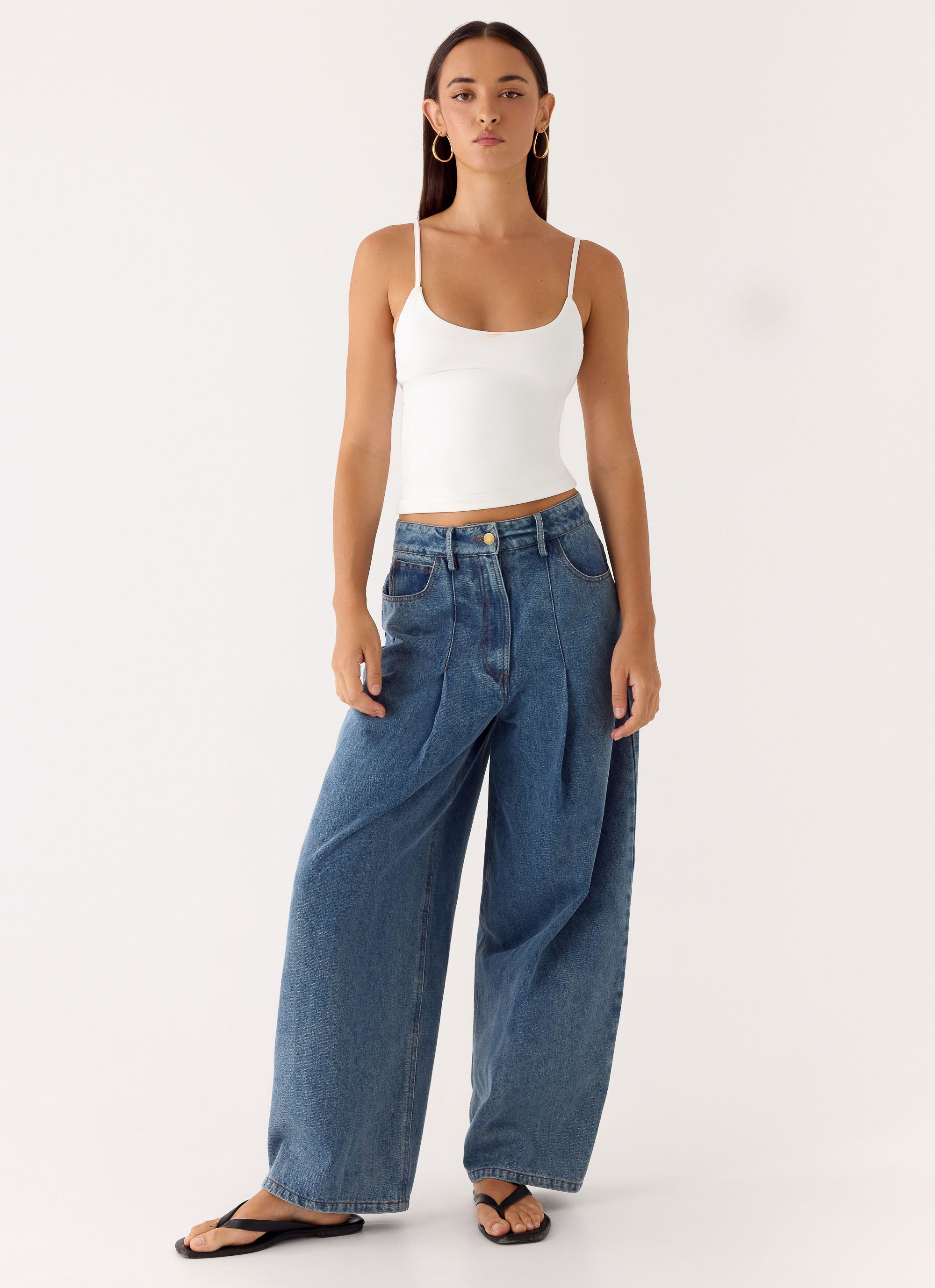 Zayn Pleated Jeans - Light Wash Blue