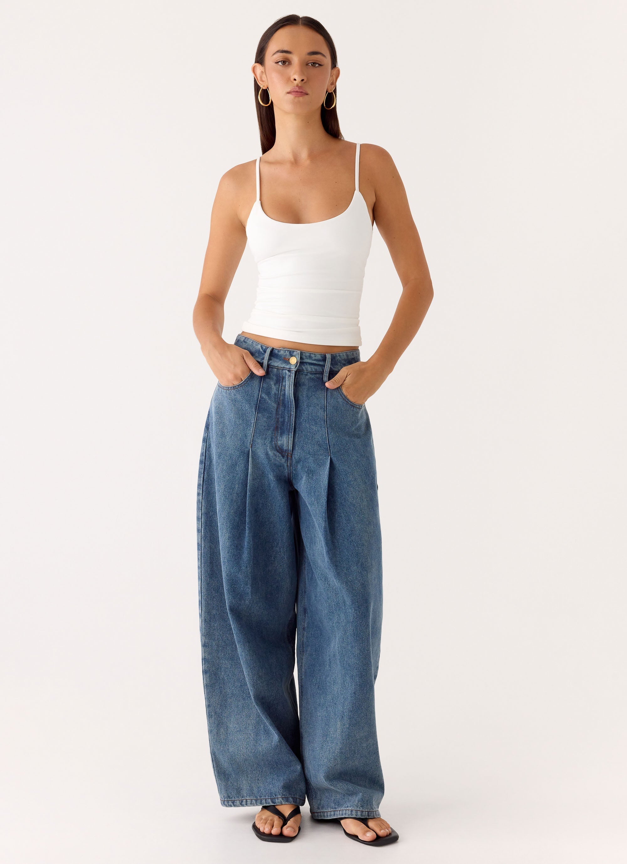 Zayn Pleated Jeans - Light Wash Blue